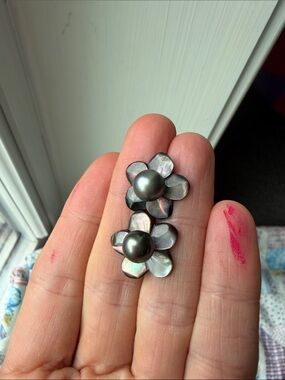Tahitian Pearl and flower mother of pearl earrings studs